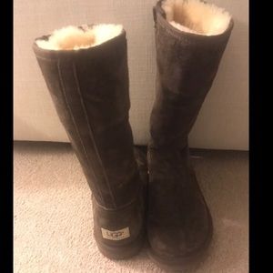 UGGS Tall Brown Boots Size 6 Womens